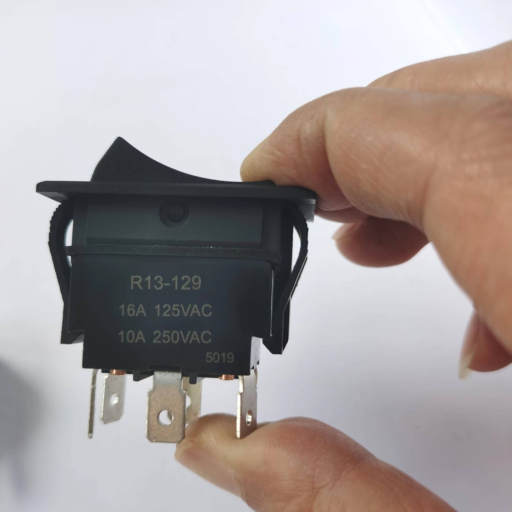 R13-129 4Pin 6Pin 125/250V 16A - Power Tools In Electrical ulasan dan harga